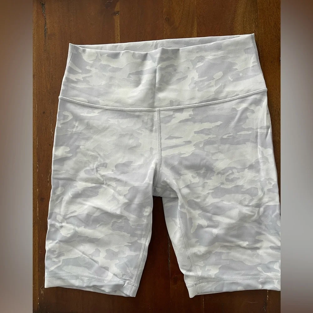 Women's Lululemon Grey/White Camo Shorts - Picture 1 of 2
